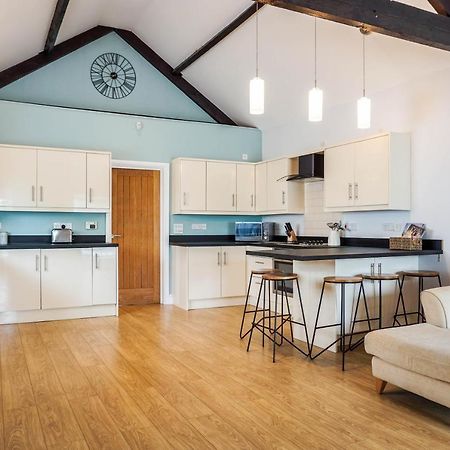 The Beach House - Fully Refurbed March 2024 Oystermouth Bagian luar foto