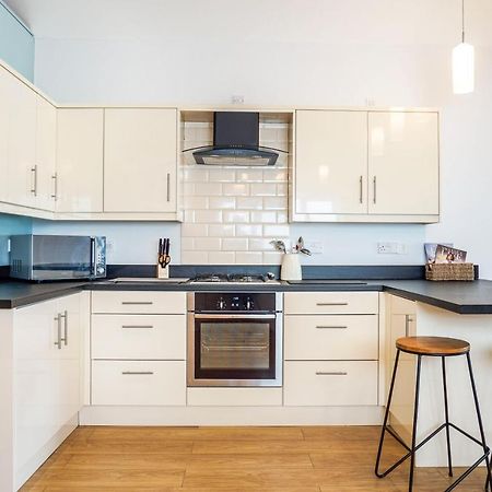 The Beach House - Fully Refurbed March 2024 Oystermouth Bagian luar foto