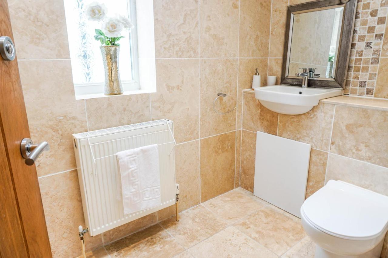 The Beach House - Fully Refurbed March 2024 Oystermouth Bagian luar foto