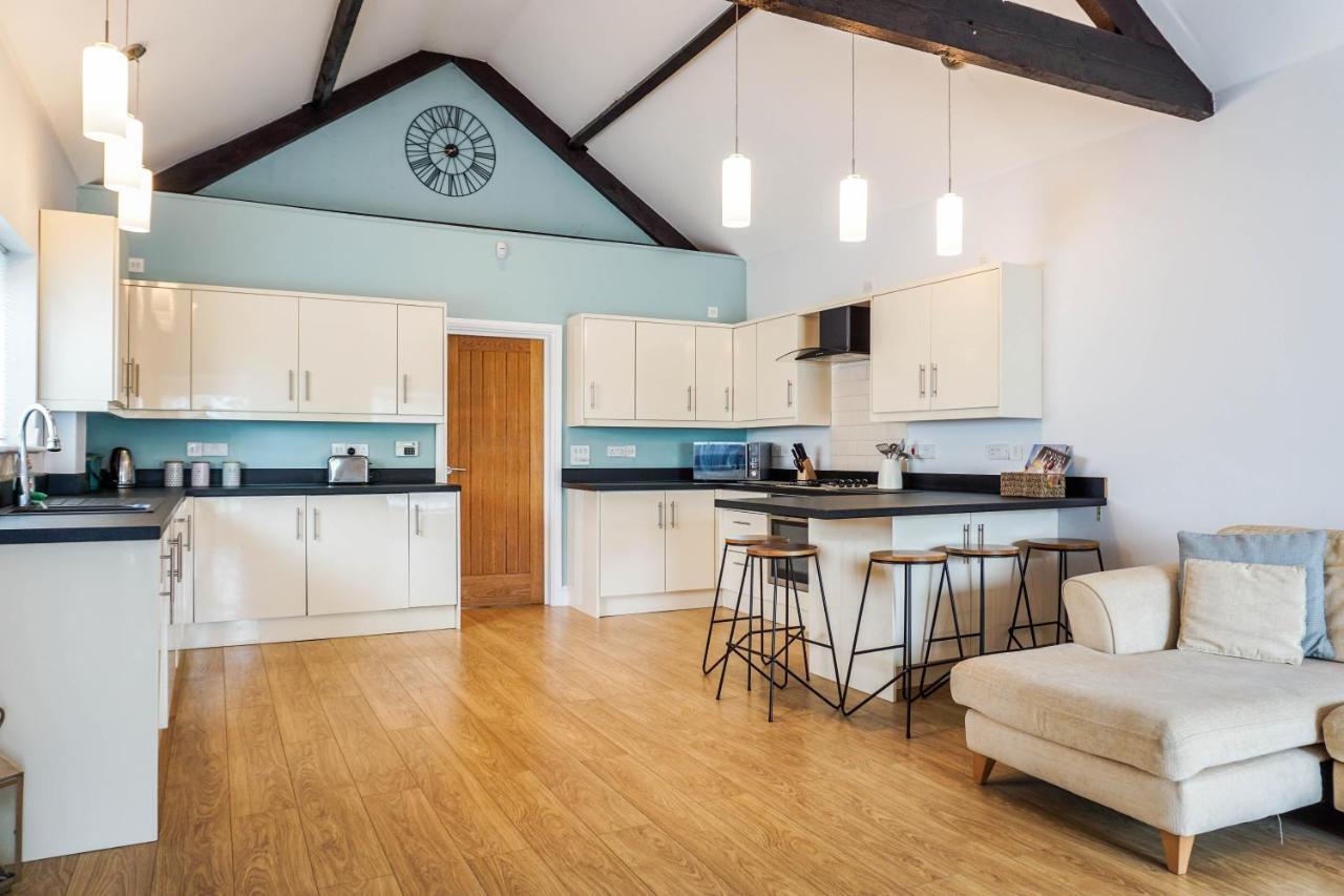 The Beach House - Fully Refurbed March 2024 Oystermouth Bagian luar foto